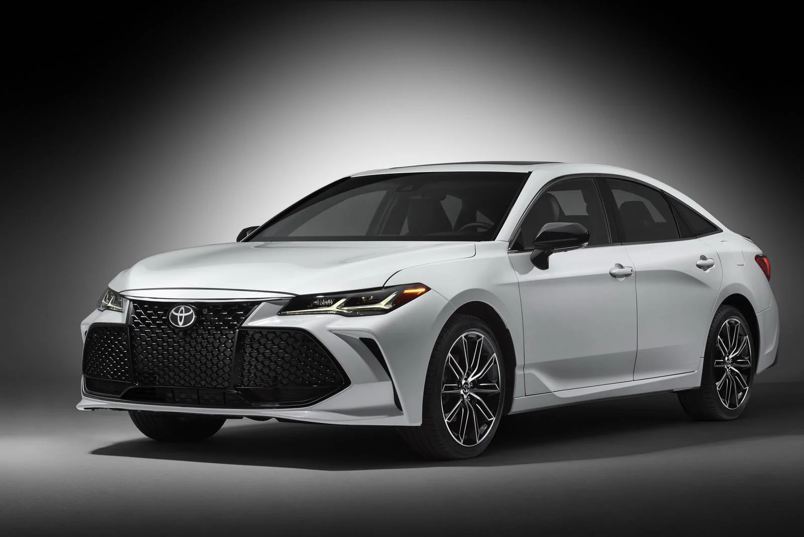 2019-toyota-avalon-34.webp