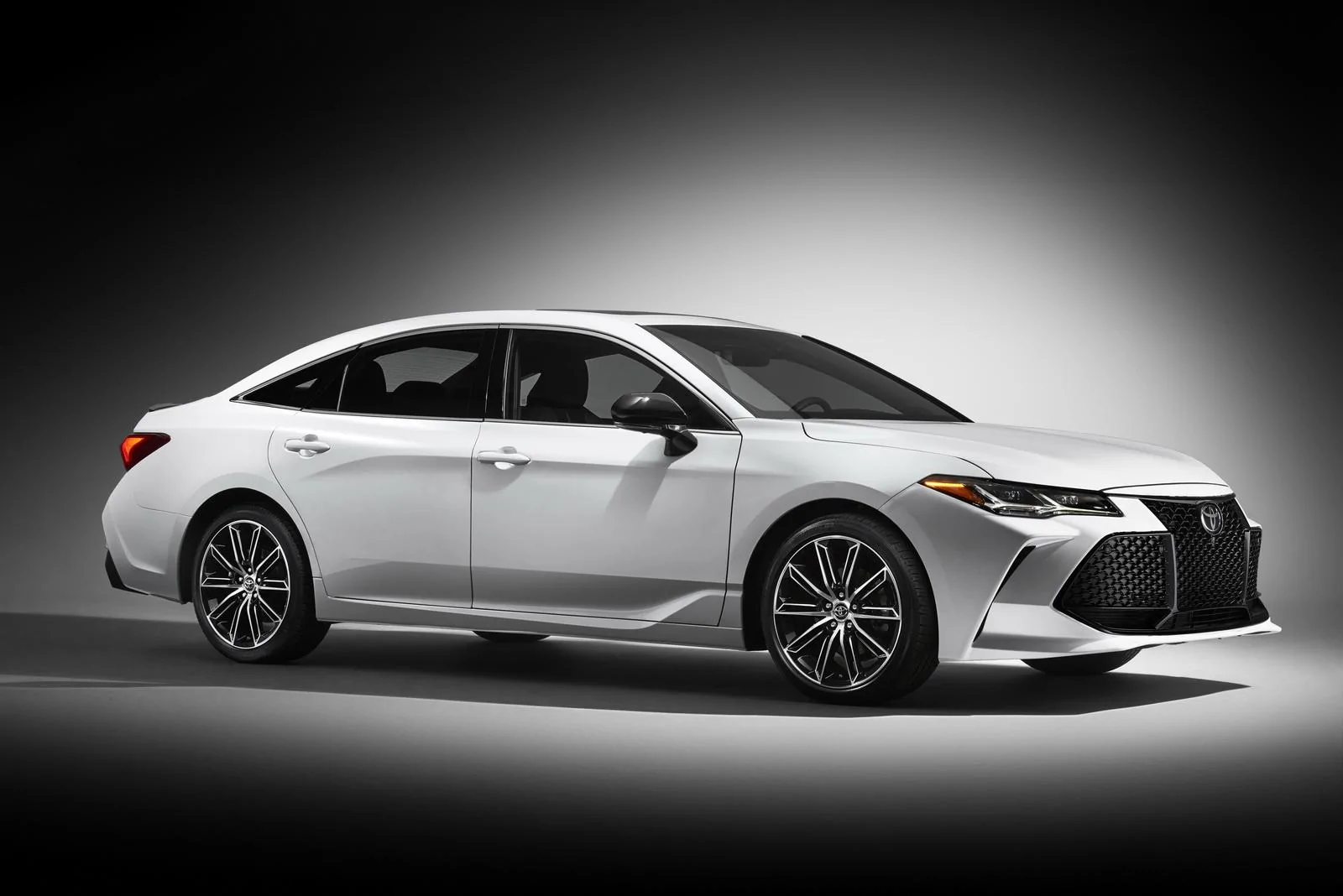 2019-toyota-avalon-35.webp