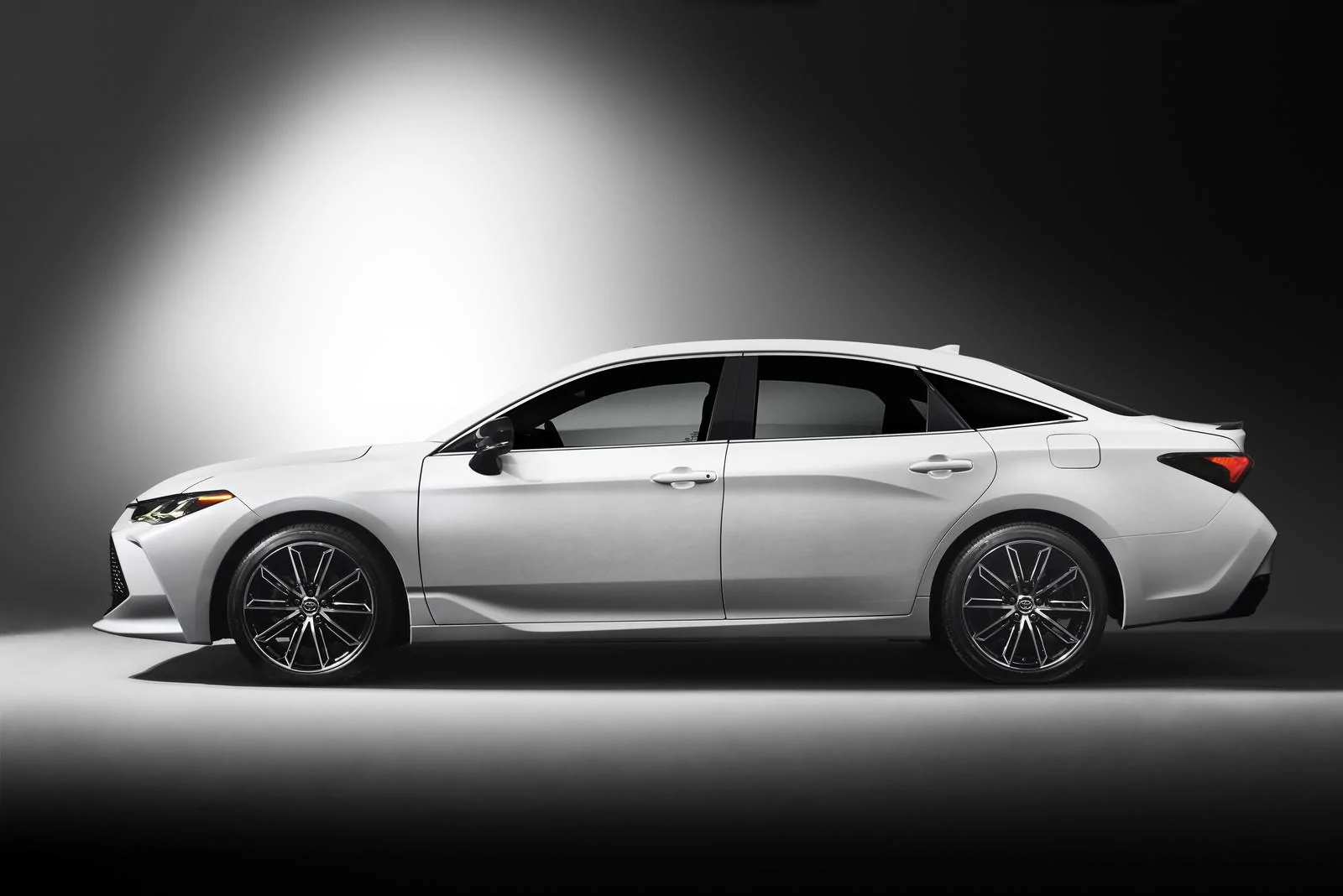 2019-toyota-avalon-37.webp