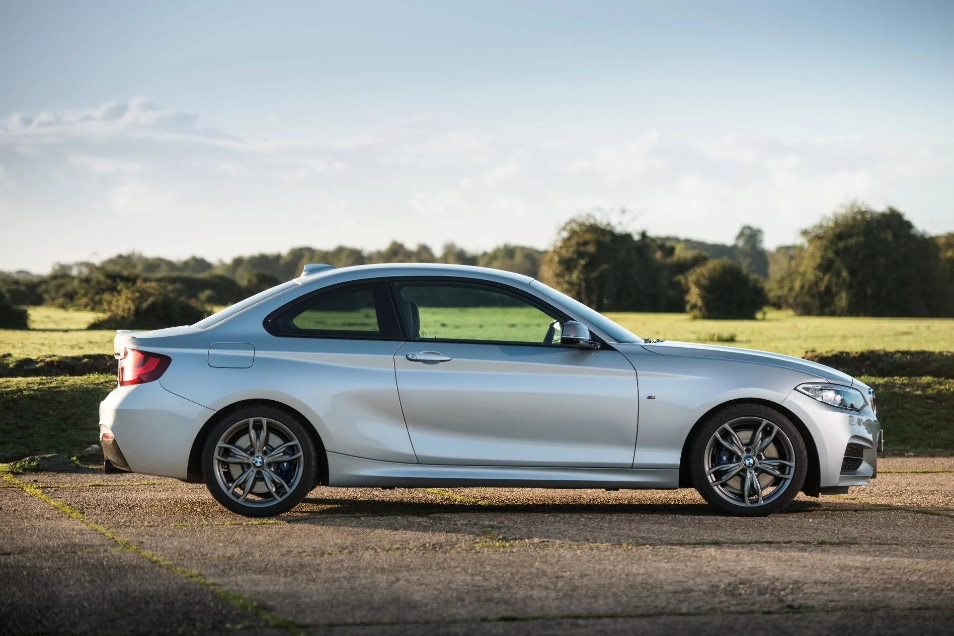 BMW-M240i-Coupe-side-view.webp