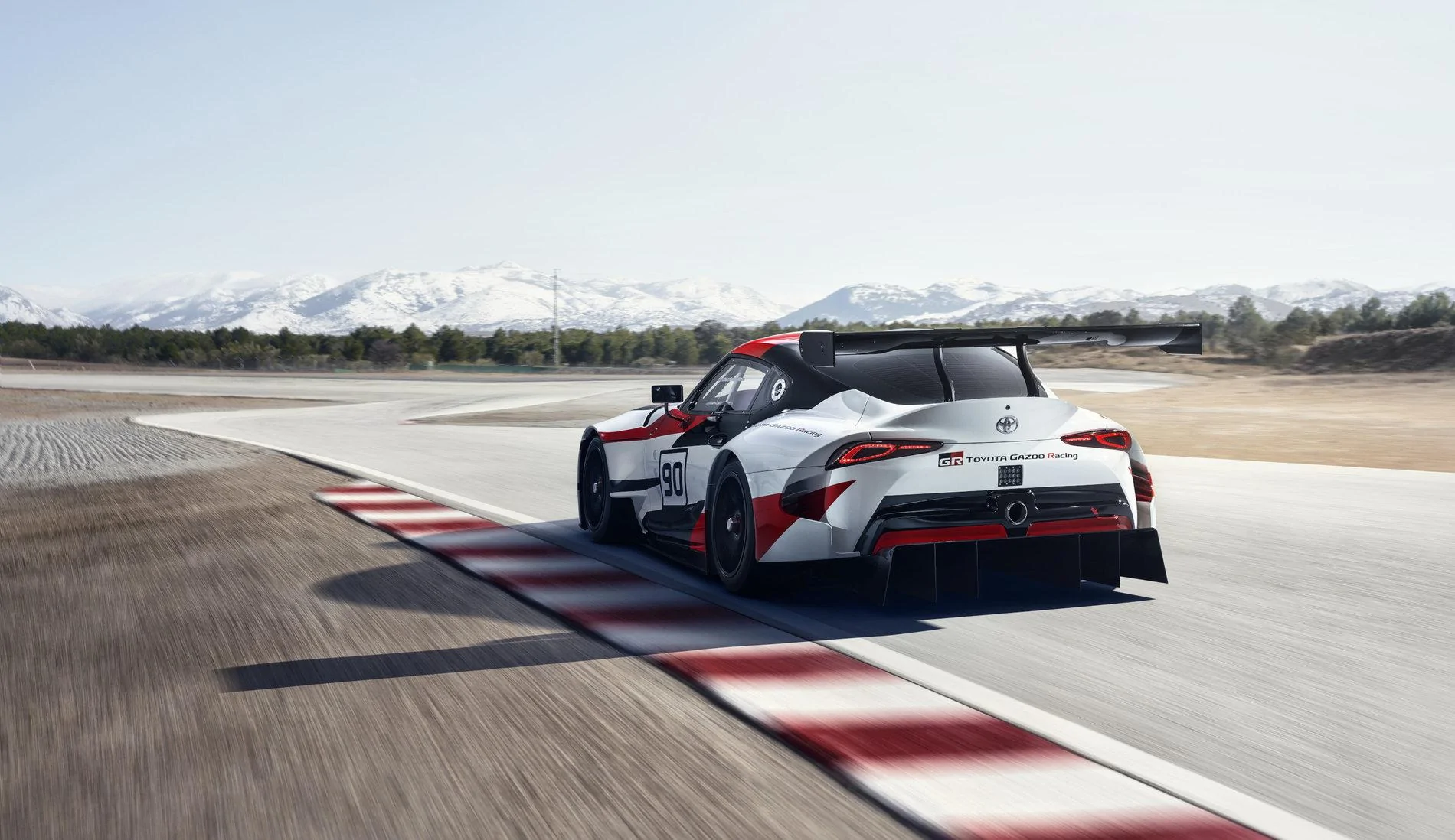 GR_Supra_Racing_Concept_Track_03_172DB4F8D196BD525AF53C7A78D145D6F4781018.webp