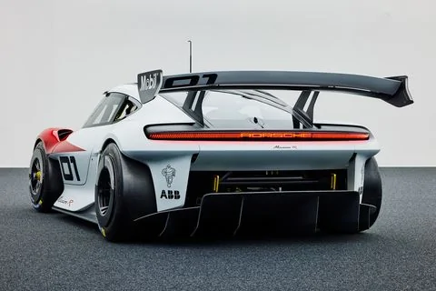 porsche-mission-r-concept-106-1630883136.webp
