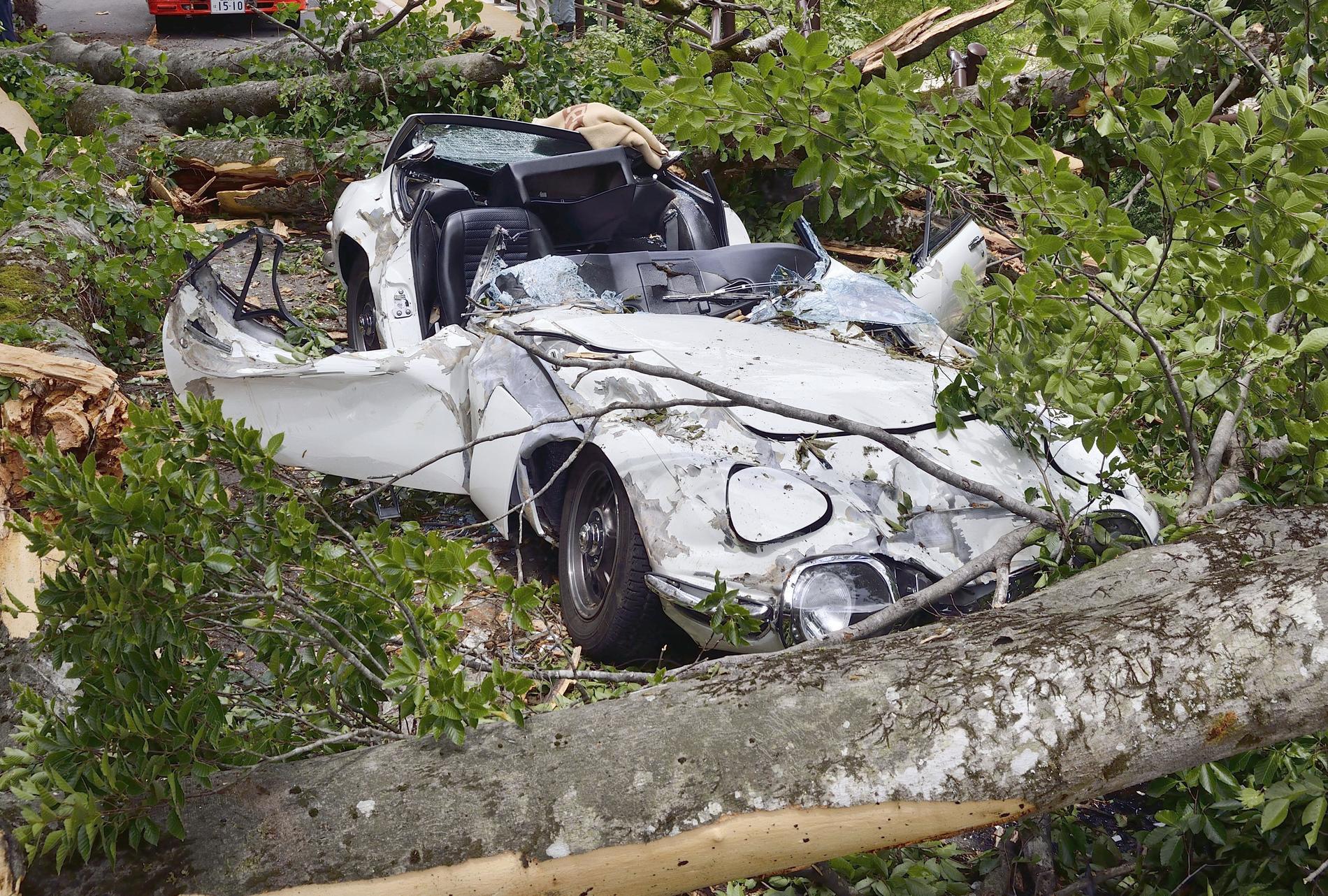 n-wreckedcar-a-20160414.jpg