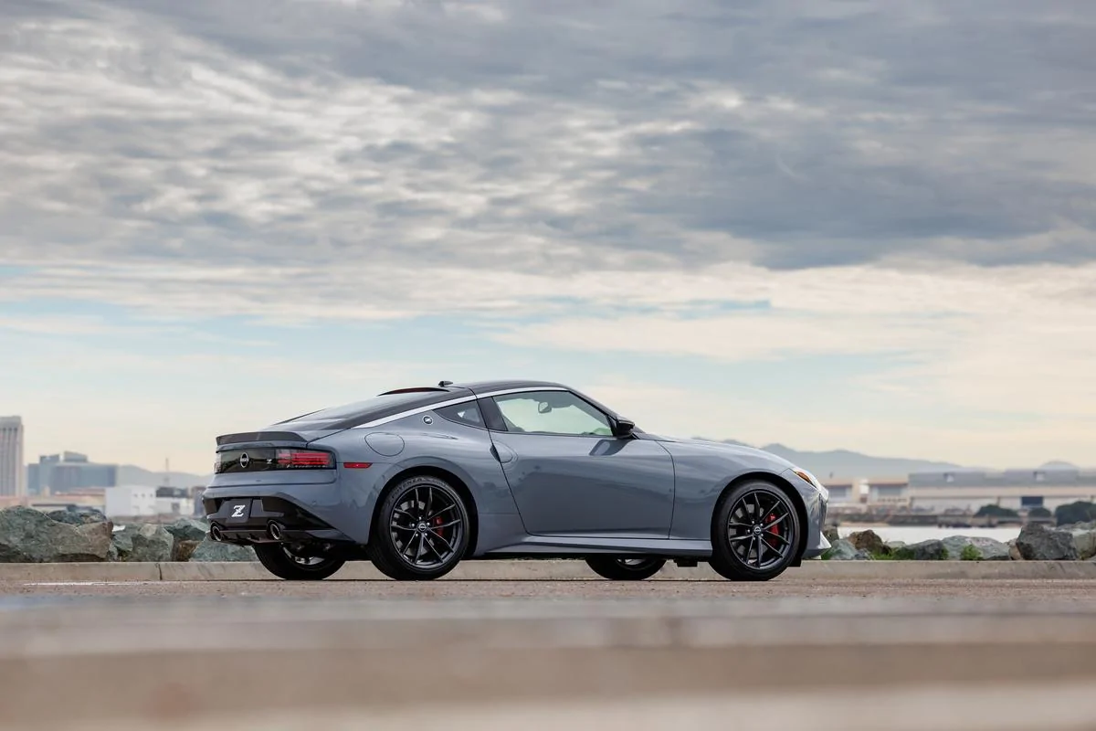 2023-nissan-z_boulder-gray-6-jpg.webp
