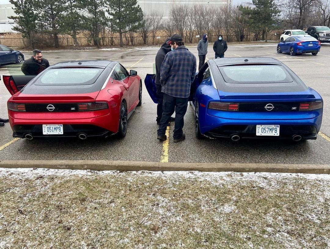 passion-red-seiran-blue-nissan-z-2-jpg-jpg.jpg