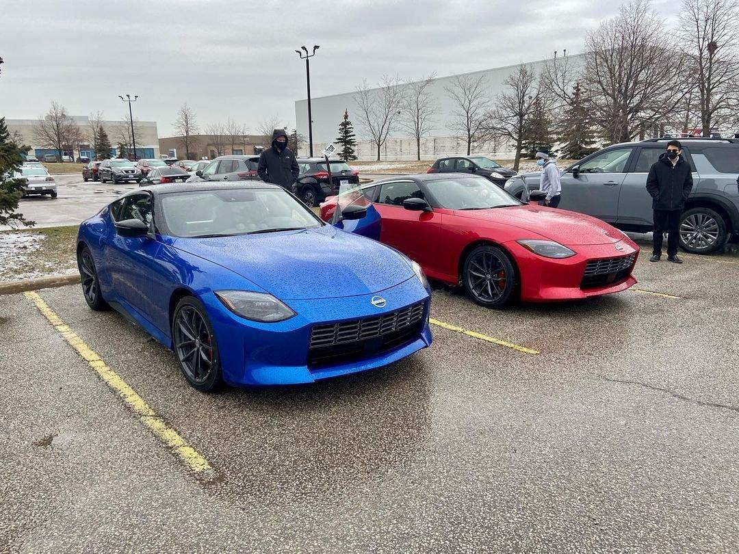 passion-red-seiran-blue-nissan-z-1-jpg-jpg.jpg