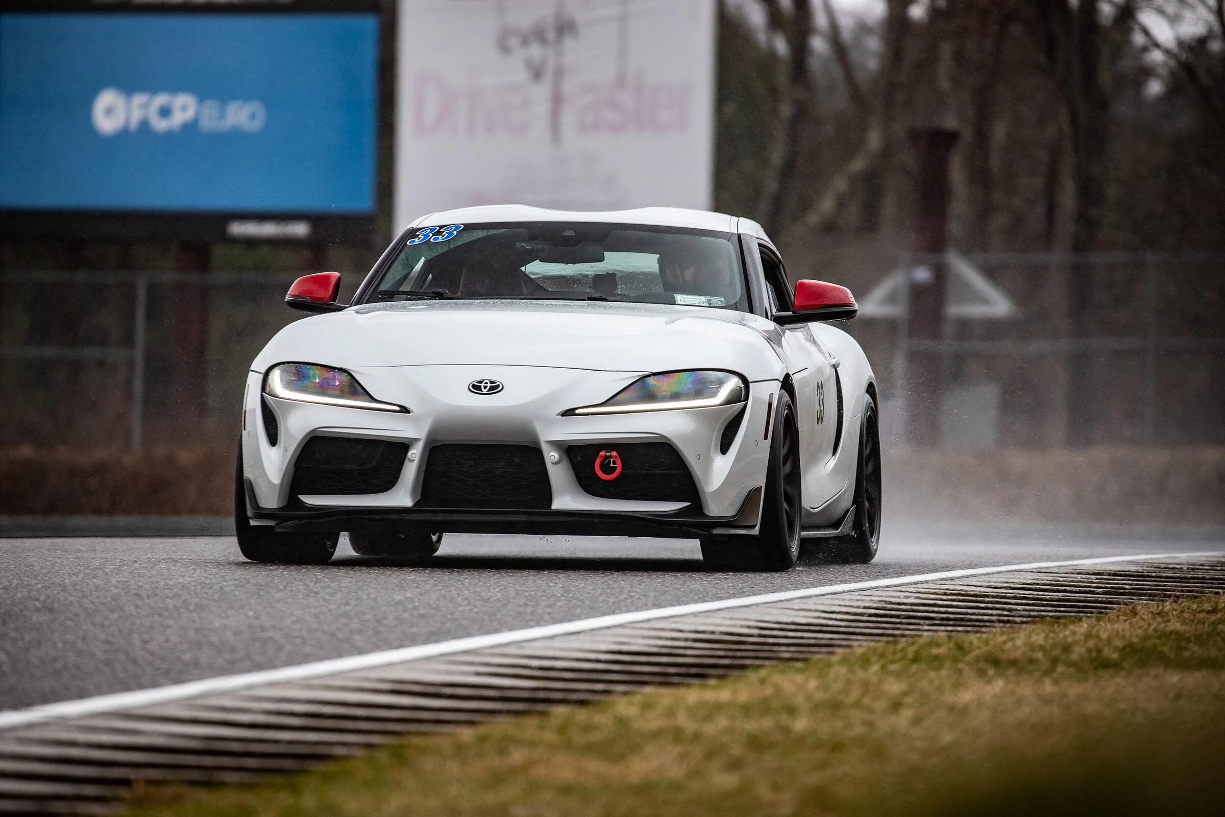 ToyotaSupra(16)_small.webp