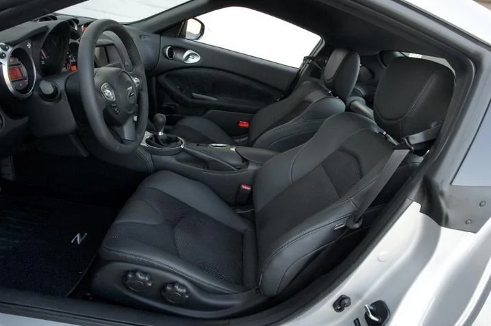 2009_nissan_370z_seat-thumb-717x476.webp