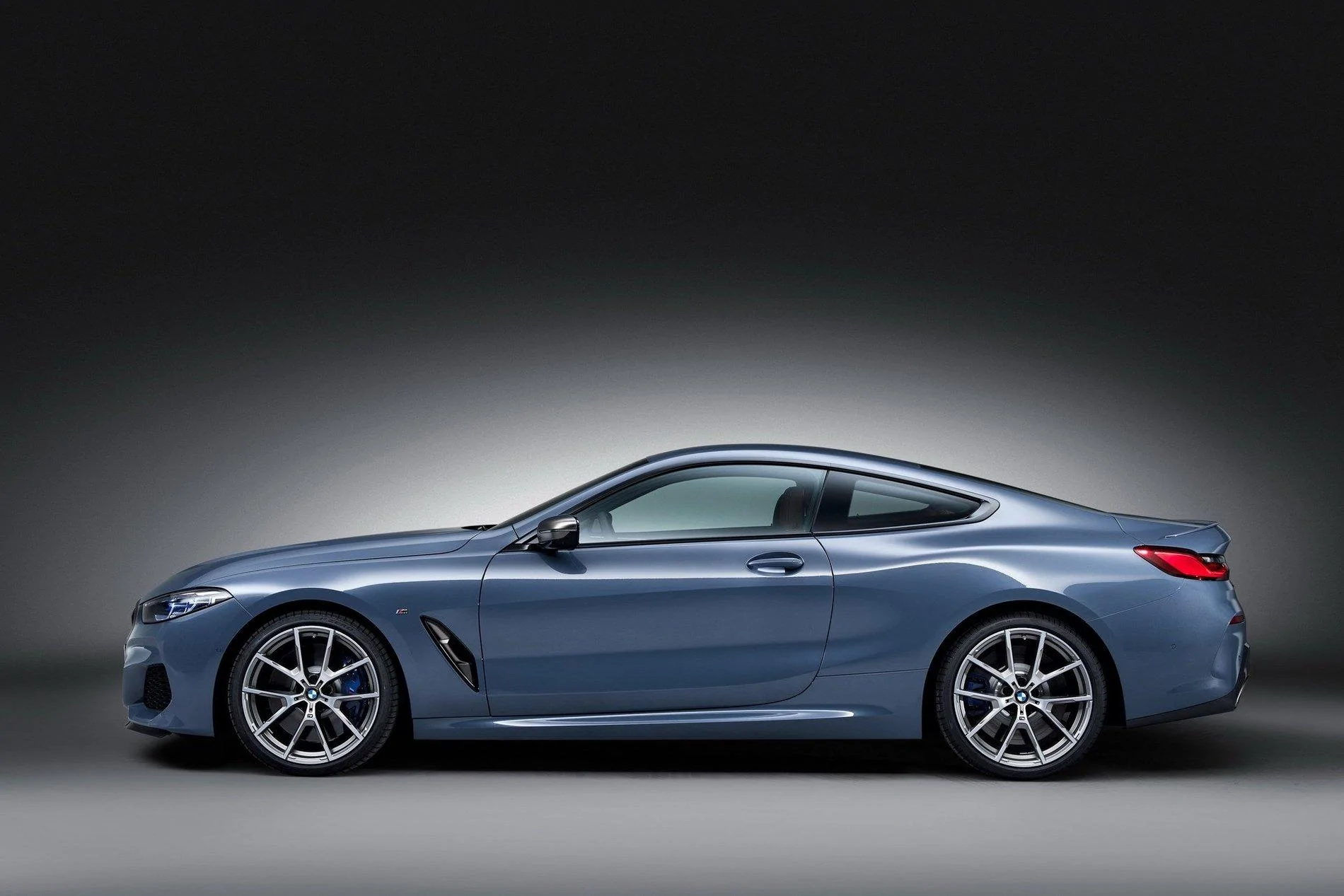 41bdd21d-bmw-8-series-2019-17.webp