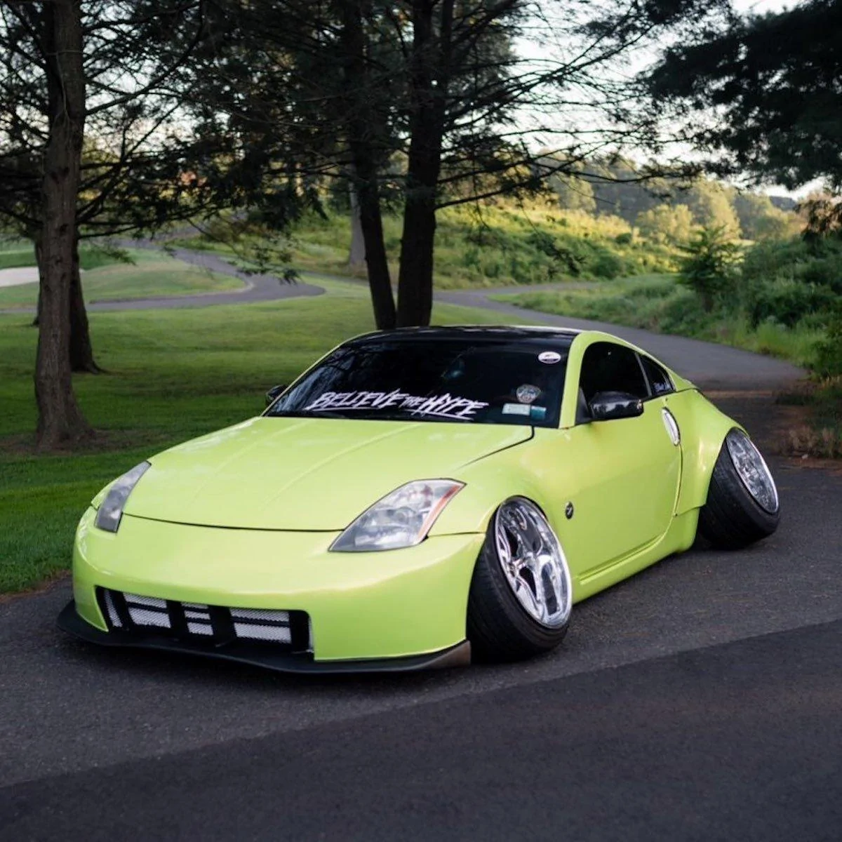Nissan-350Z-negative-camber-1.webp