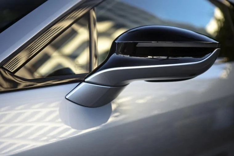 2015_bmw_i8_picture%20(25).webp