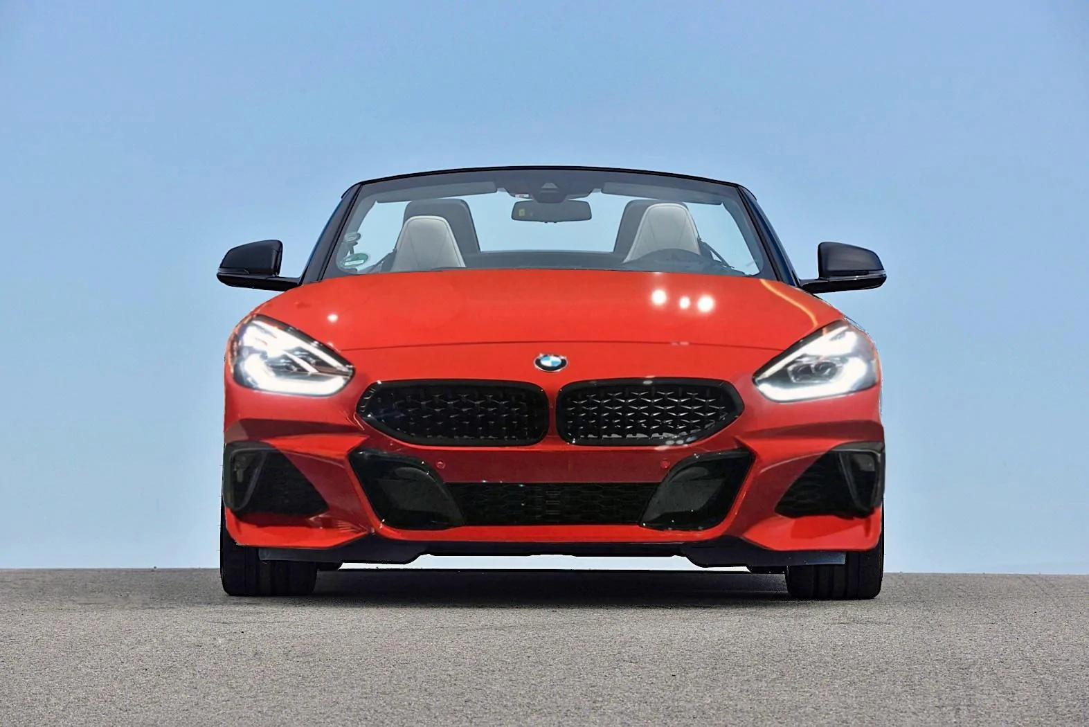 BMW_2019_Z4_M40i_B.webp