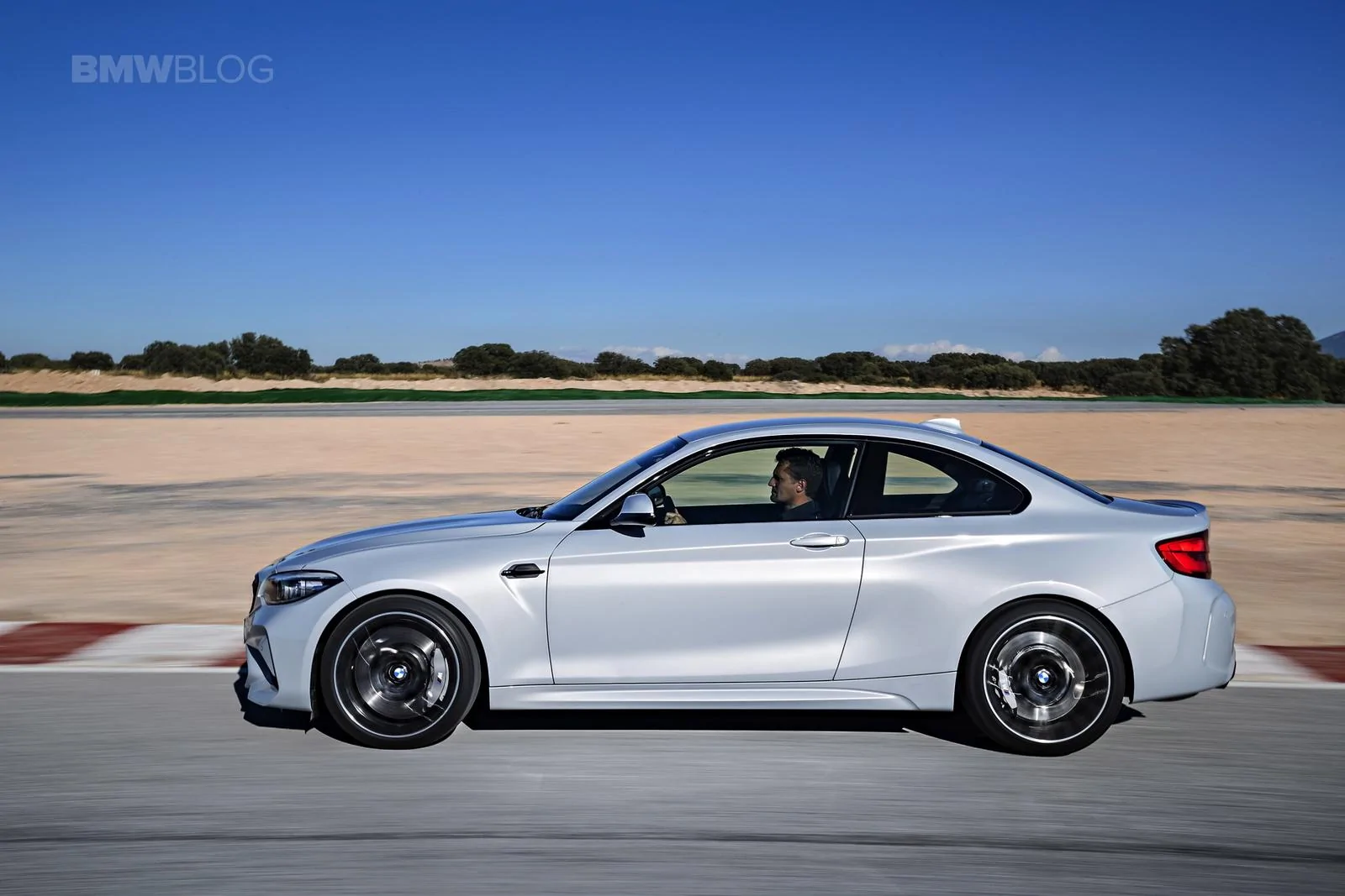 BMW-M2-Competition-2018-15.webp
