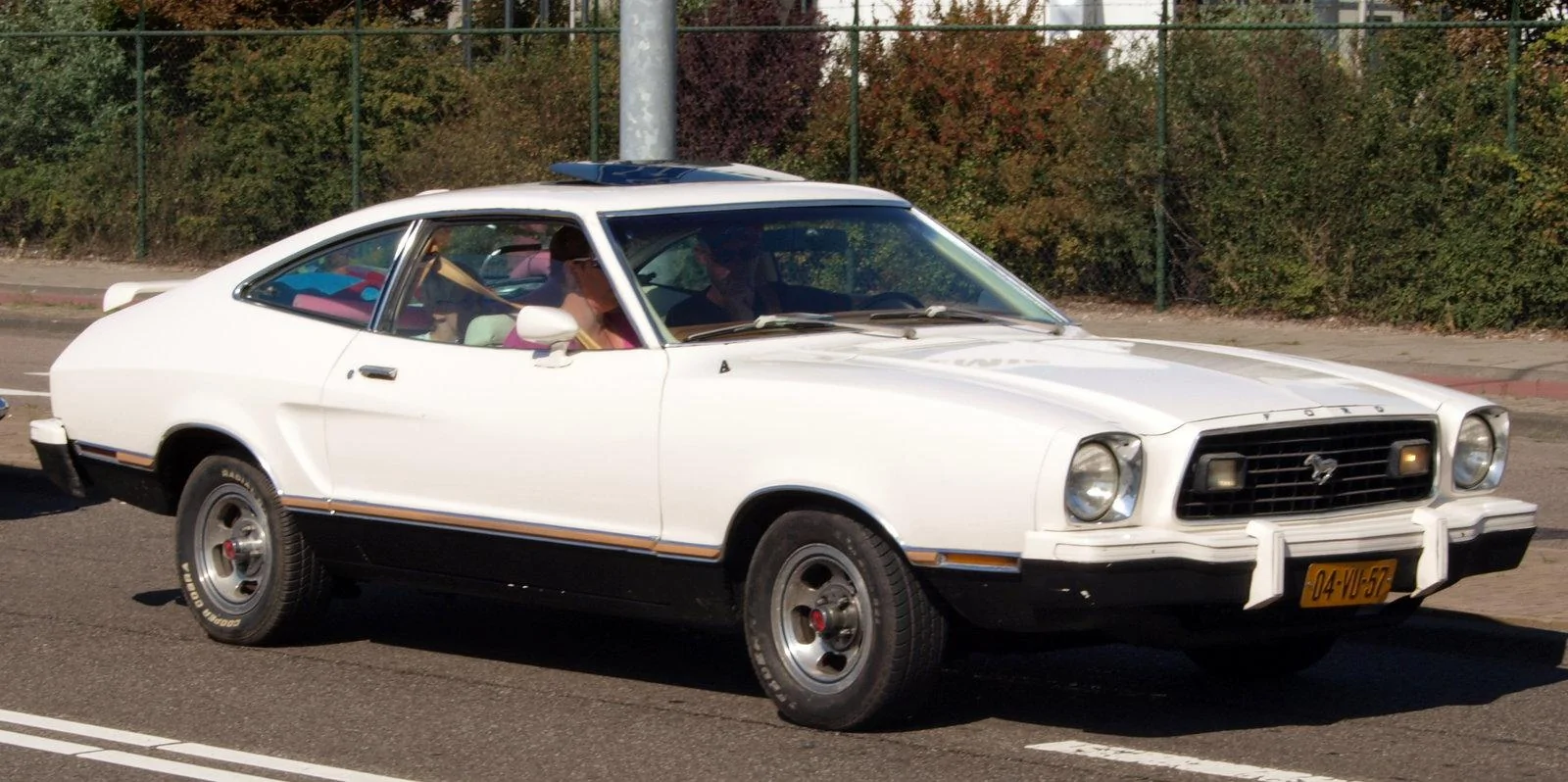 Ford_Mustang_II_2+2_04-VU-57_pic4.webp