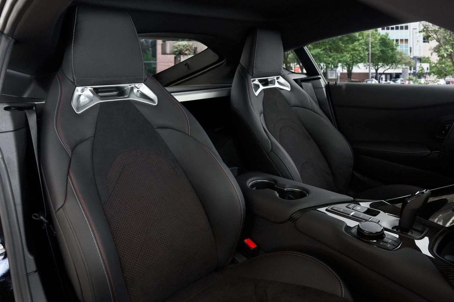 2022-GR-Supra-2.0_Interior_002-scaled-1-1500x1000.webp