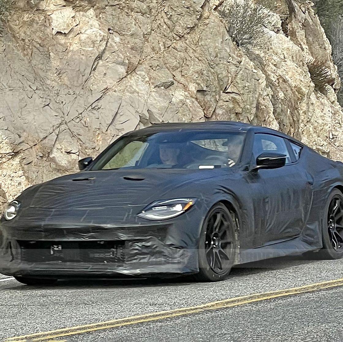 nissan-z-nismo-spied-1-1671635484.jpg