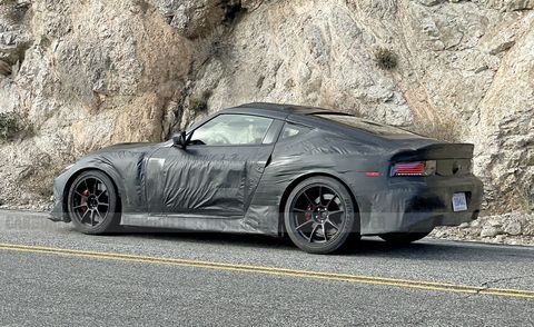 nissan-z-nismo-spied-3-1671635487.jpg