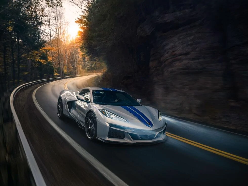 2024-Corvette-E-Ray-6-980x735.jpg