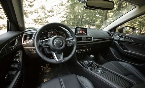 2017-mazda-3-gt-112.webp