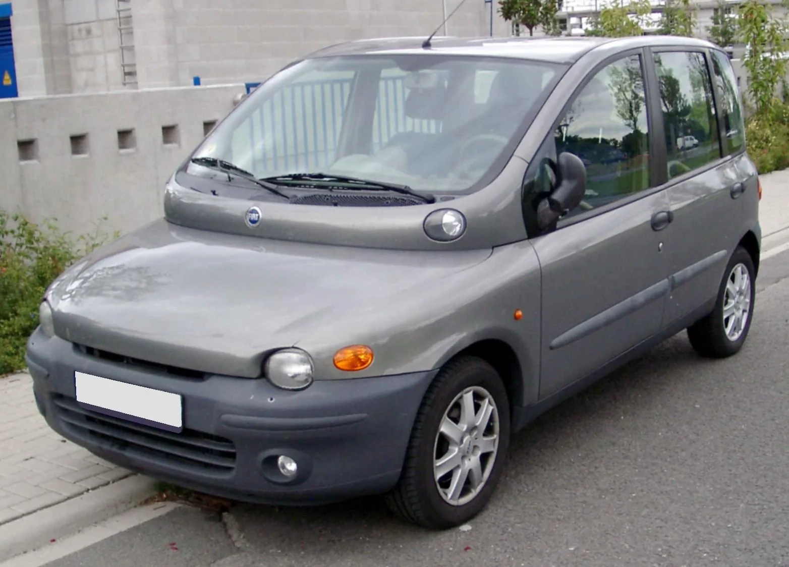 Fiat_Multipla_front_20080825.webp