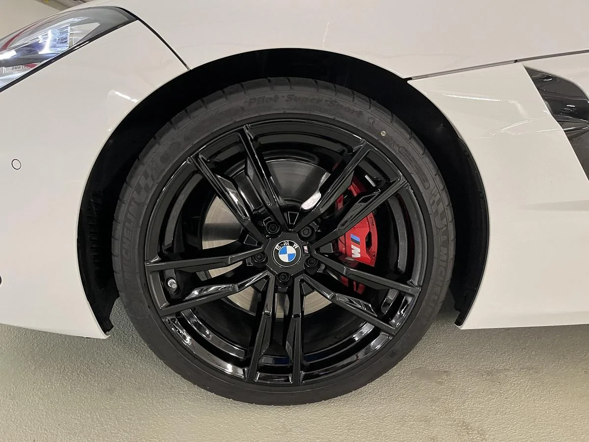 z42 white brake wheel.webp