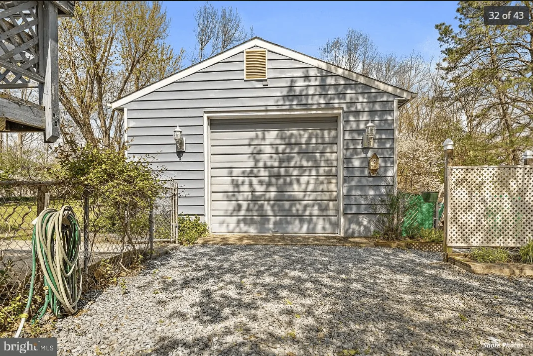 Outside Garage 1.webp