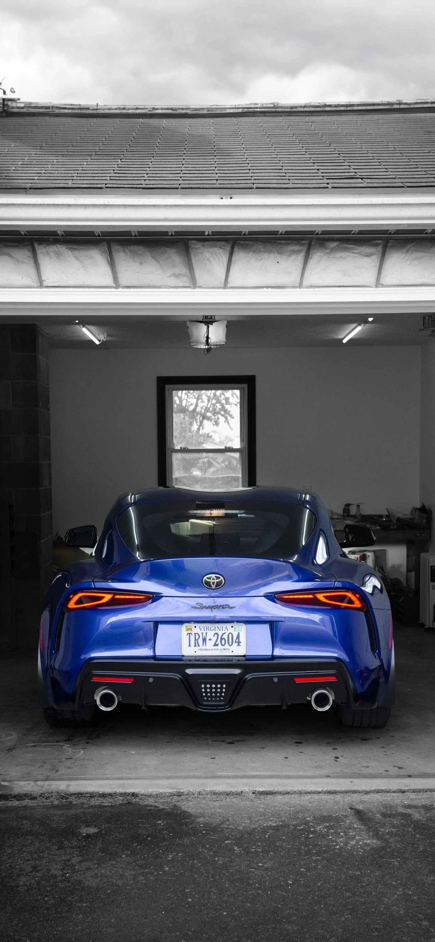 supra iphone 13 wallpaper.webp